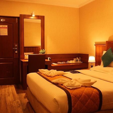 Hotel Noor Empire International Kormangala Бангалор Екстериор снимка