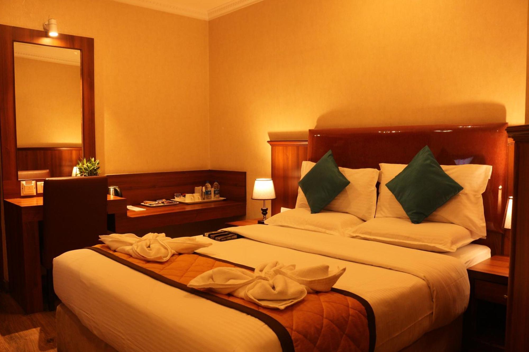 Hotel Noor Empire International Kormangala Бангалор Екстериор снимка