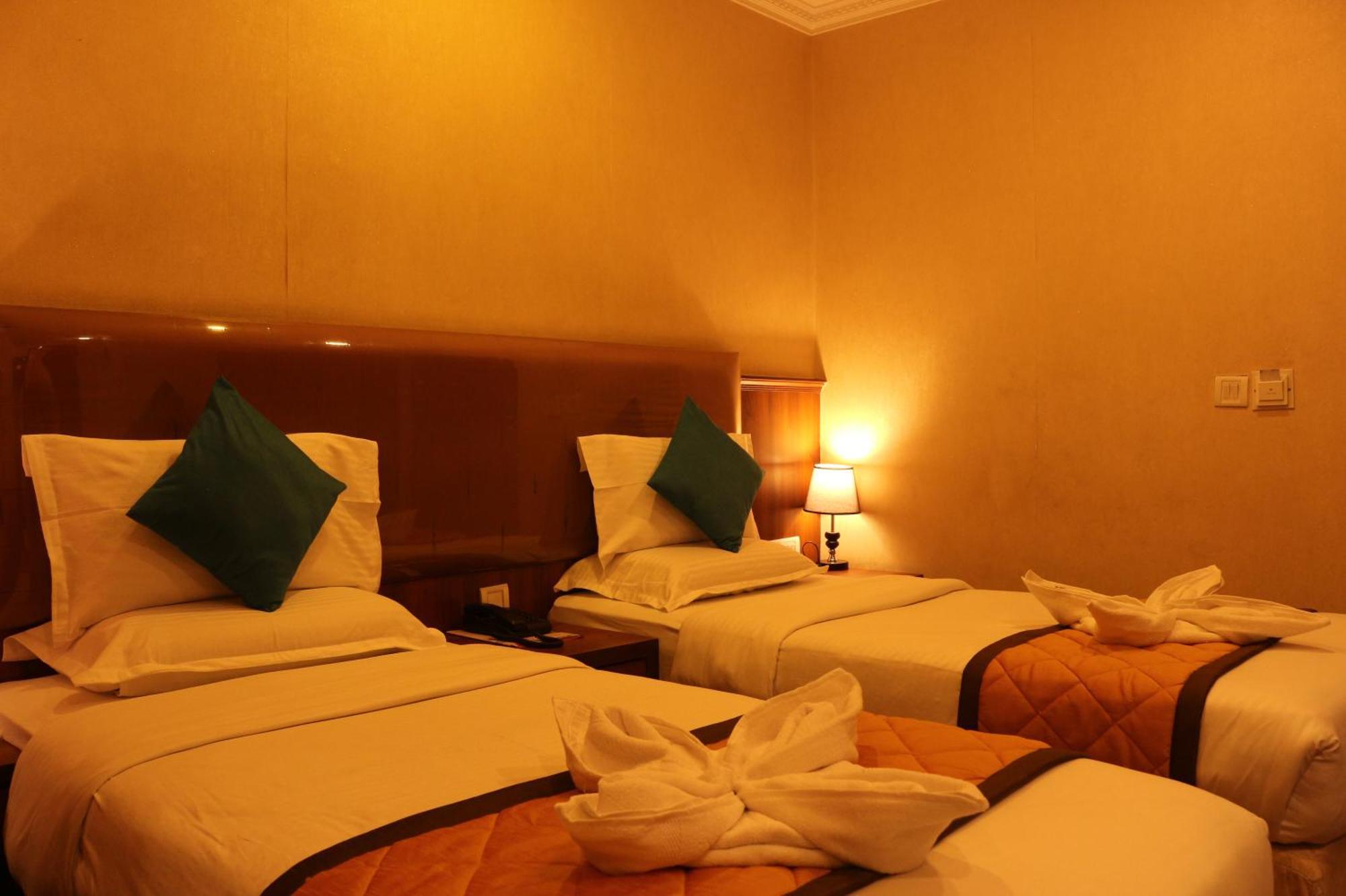 Hotel Noor Empire International Kormangala Бангалор Екстериор снимка