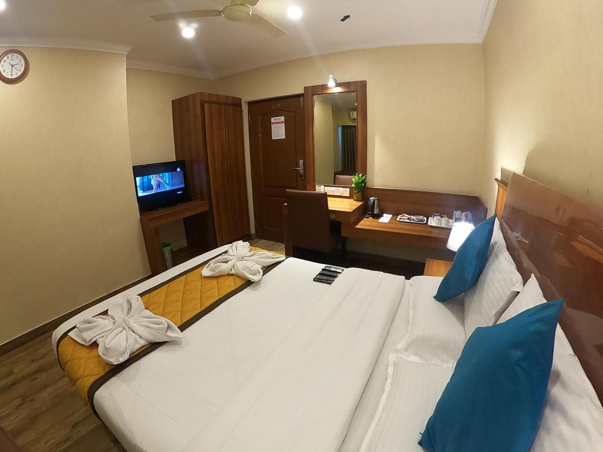 Hotel Noor Empire International Kormangala Бангалор Екстериор снимка