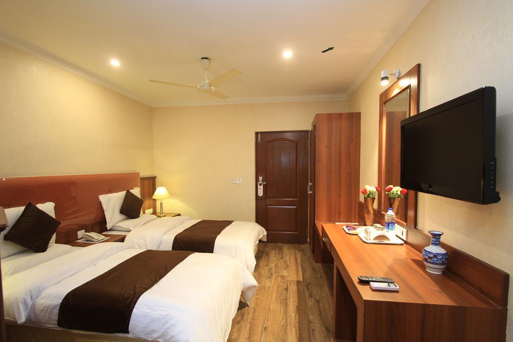 Hotel Noor Empire International Kormangala Бангалор Екстериор снимка
