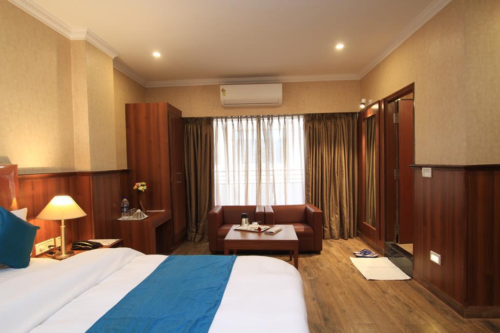 Hotel Noor Empire International Kormangala Бангалор Екстериор снимка