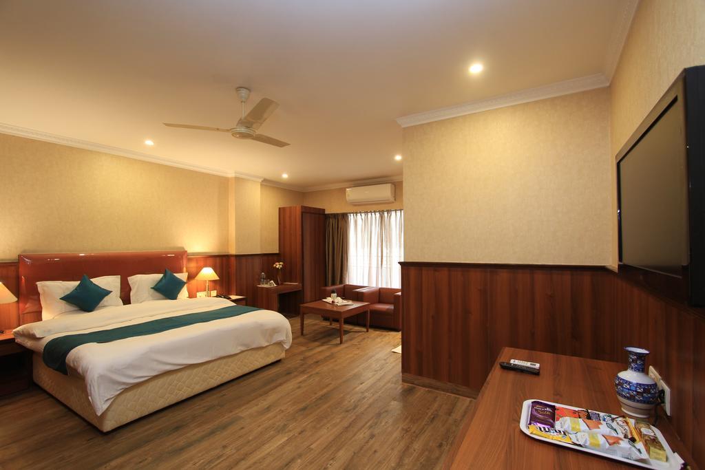 Hotel Noor Empire International Kormangala Бангалор Екстериор снимка