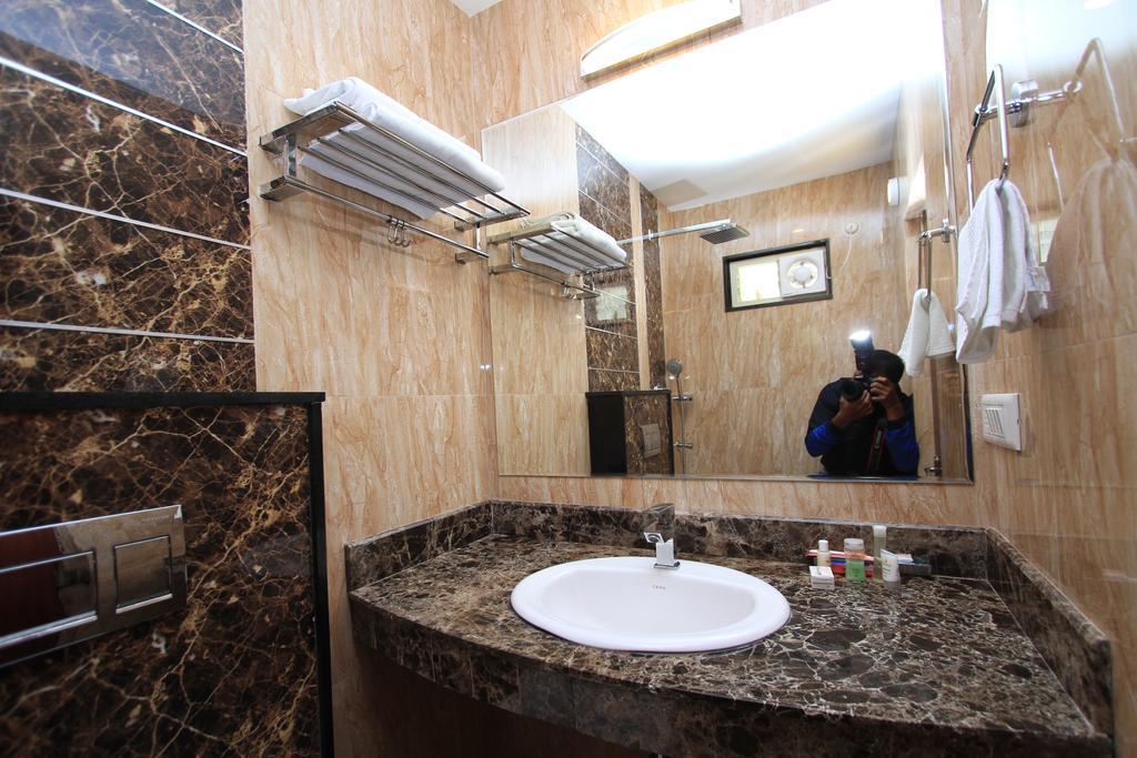 Hotel Noor Empire International Kormangala Бангалор Екстериор снимка