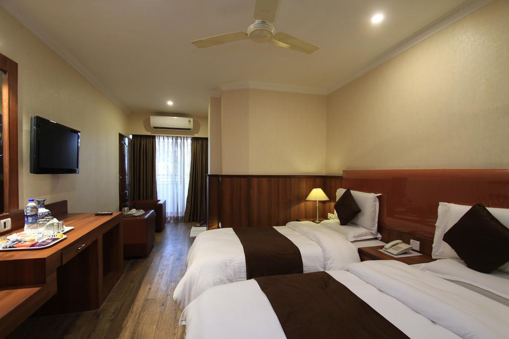 Hotel Noor Empire International Kormangala Бангалор Екстериор снимка