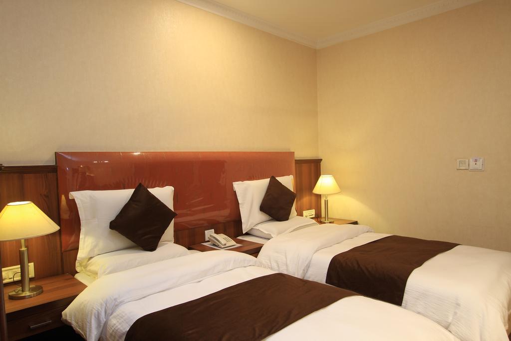 Hotel Noor Empire International Kormangala Бангалор Екстериор снимка