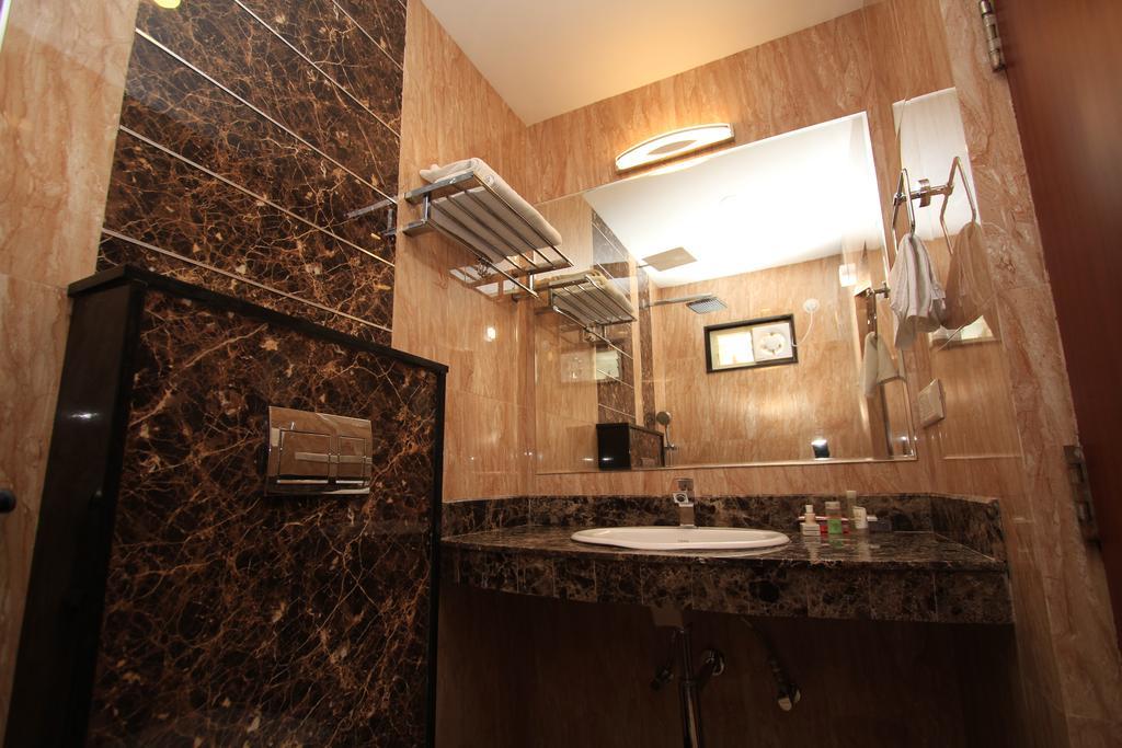 Hotel Noor Empire International Kormangala Бангалор Екстериор снимка