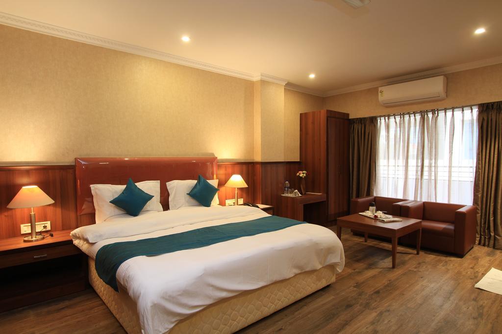 Hotel Noor Empire International Kormangala Бангалор Екстериор снимка