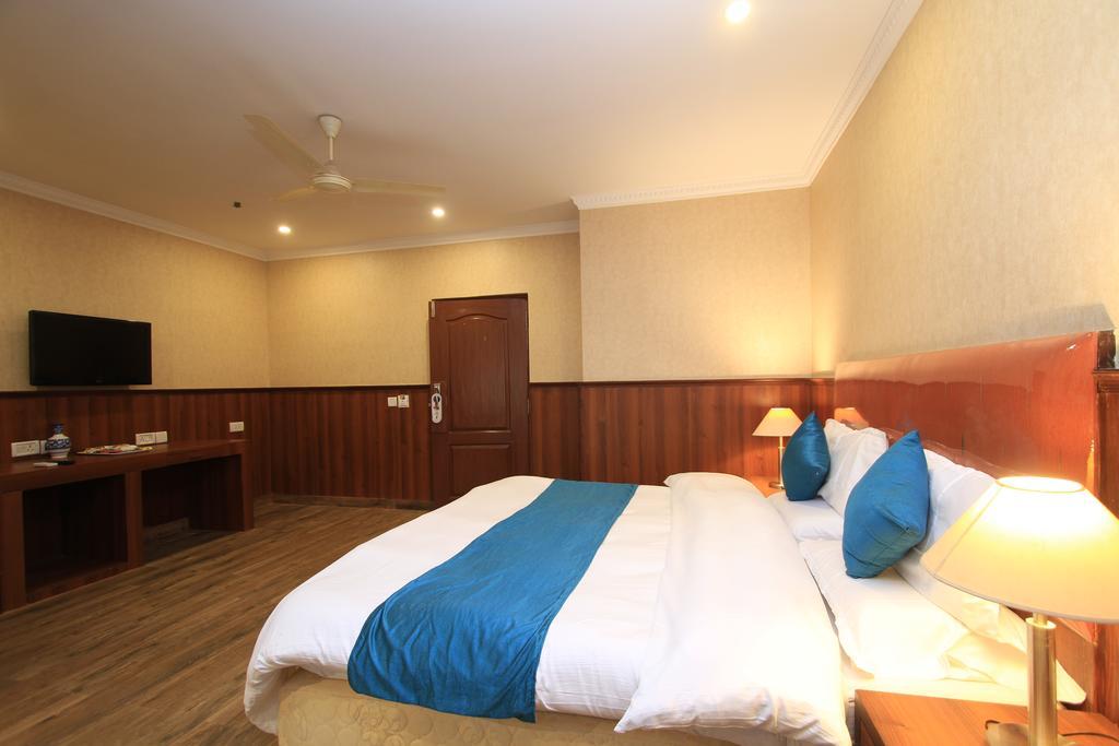 Hotel Noor Empire International Kormangala Бангалор Екстериор снимка